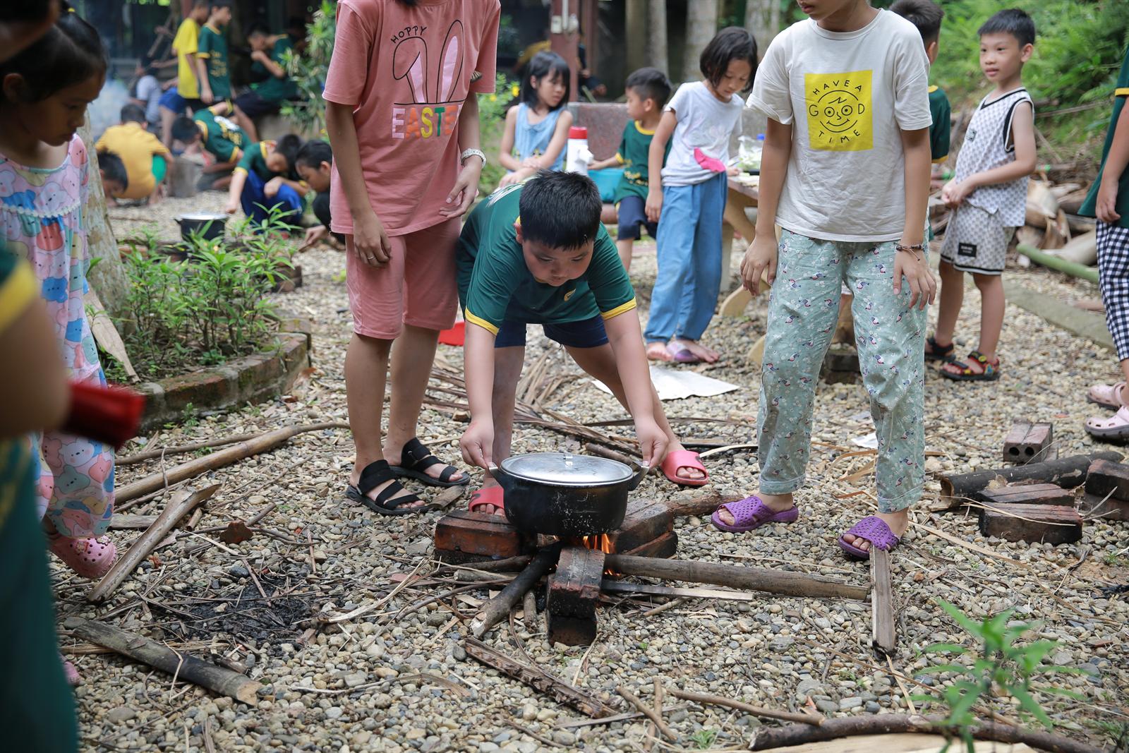 Bạn chọn rác, chọn hoa hay chọn đất mẹ? - hình 6