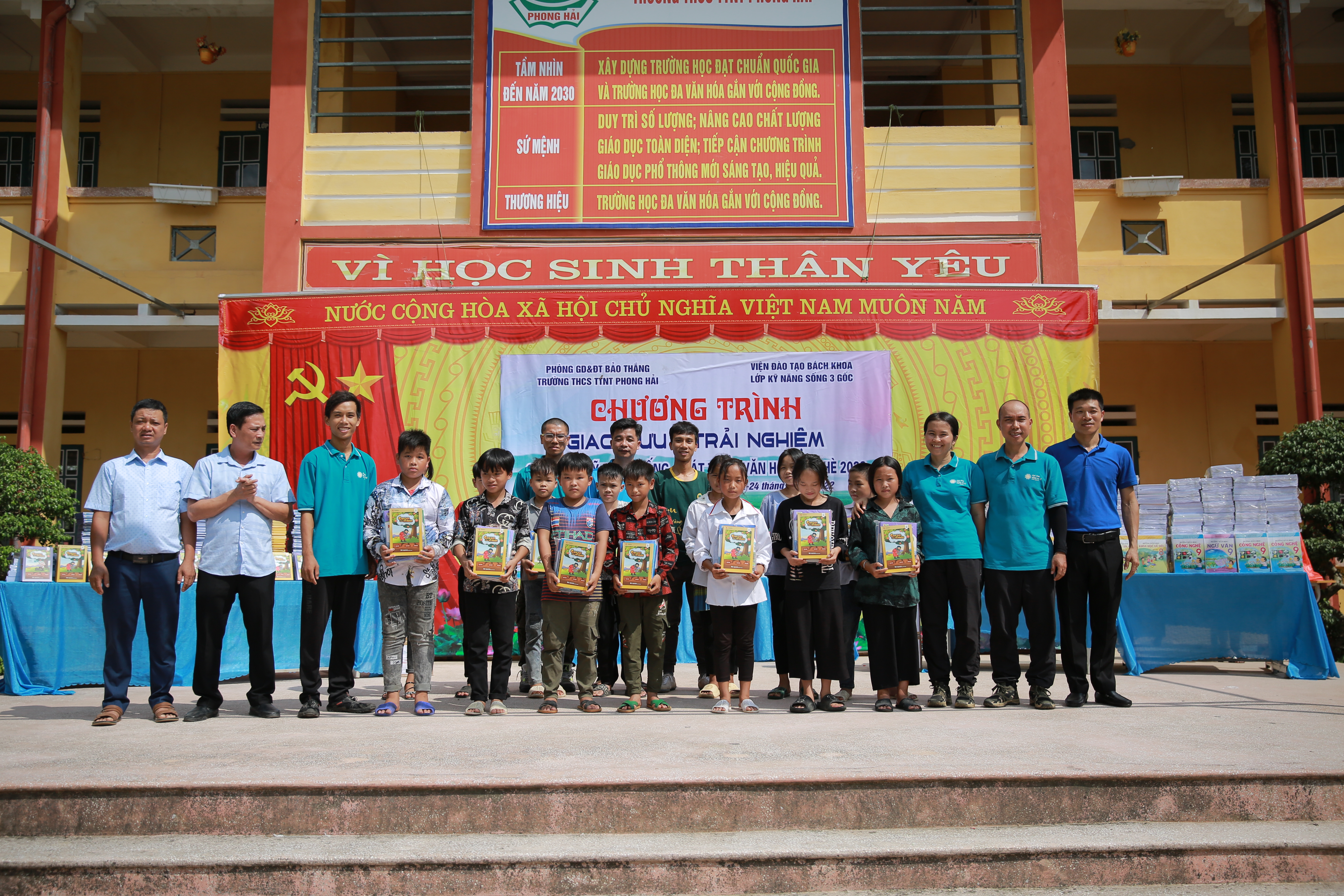 Bạn chọn rác, chọn hoa hay chọn đất mẹ? - hình 1